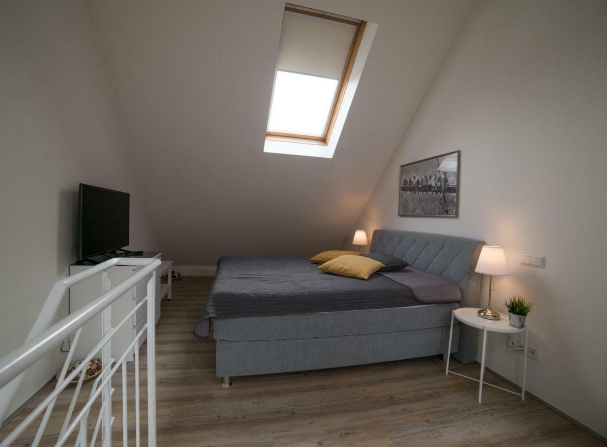 Maisonette Apartment Am Bahnhof - Adults Only Инсбрук Экстерьер фото