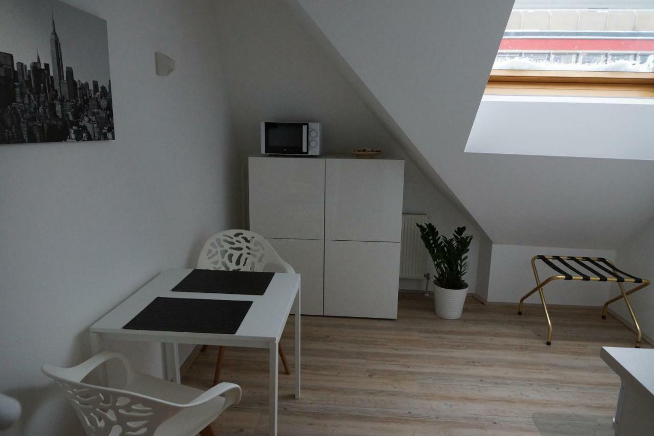 Maisonette Apartment Am Bahnhof - Adults Only Инсбрук Экстерьер фото